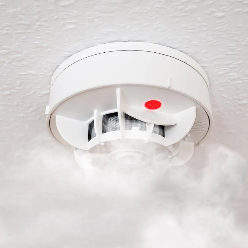 Sistema de detecção e combate a incêndio